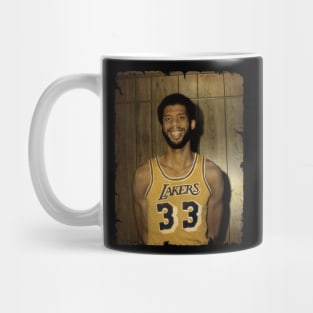 Kareem Abdul Jabbar - Vintage Design Of Basketball Mug